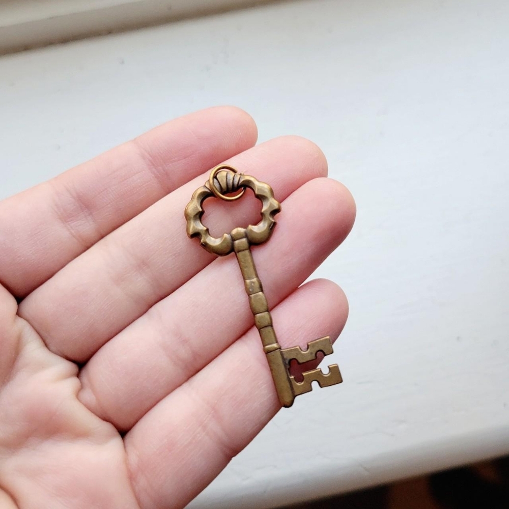 Vintage Bronze Skeleton Key Art Deco Style Pendant